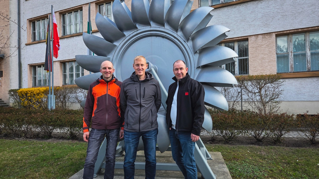 Mirko Bierbaum, Vertrauenskörperleiter der Schmiedewerke Gröditz, Betriebsratsvorsitzender Jens Klemm und sein Stellvertreter Patrick Schenke 