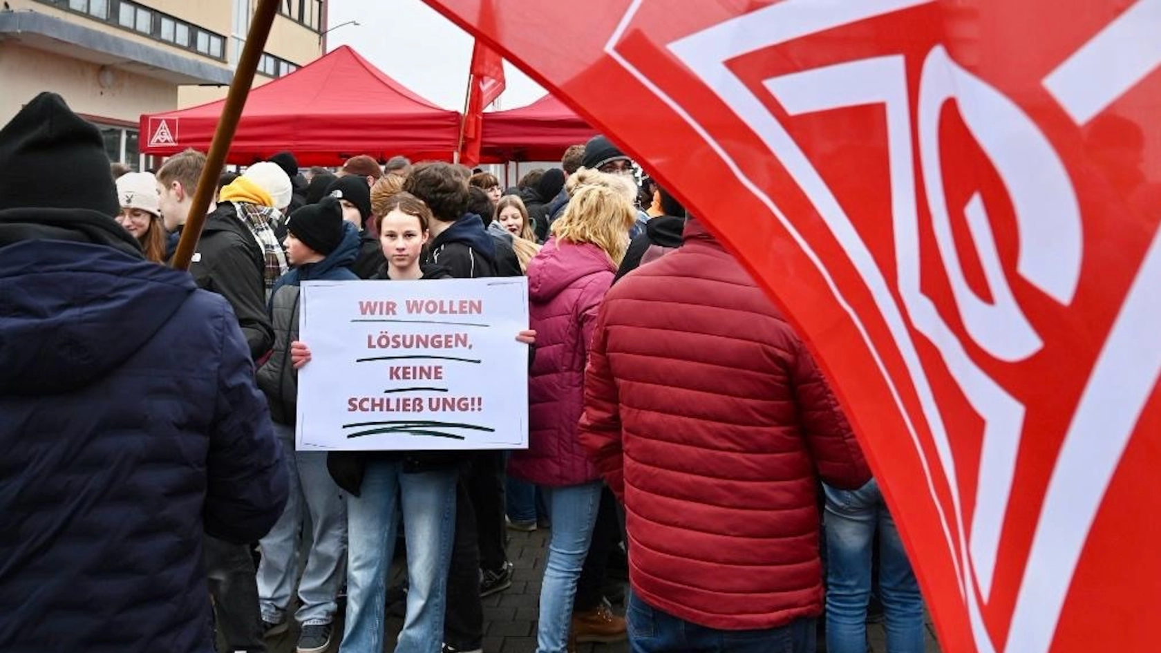 IG Metall fordert Sicherheit für die Beschäftigten von Rheinmetall/ Pierburg Pump Technology