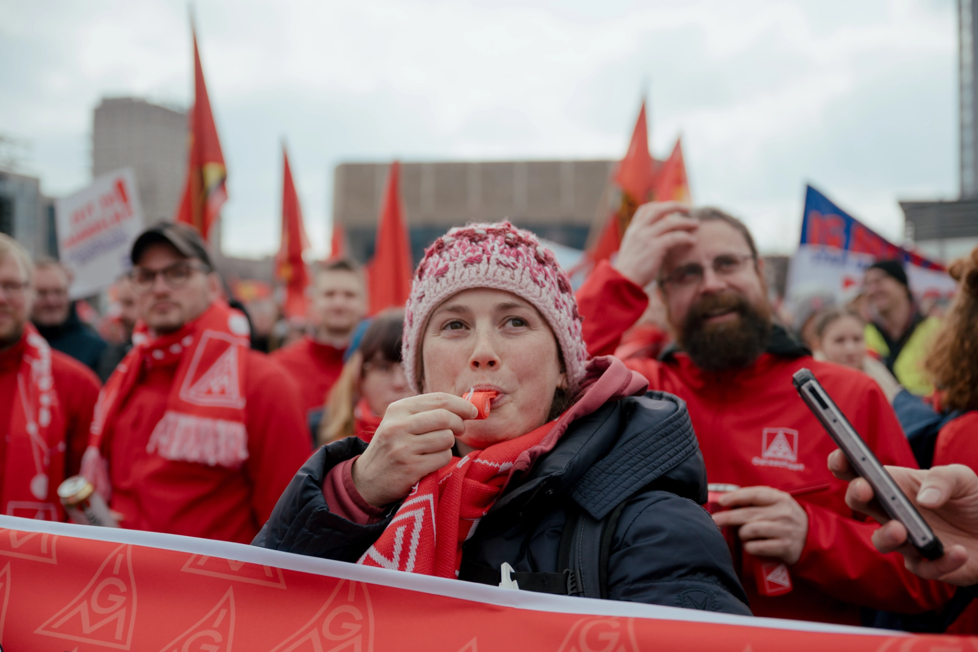 Zukunft statt Kahlschlag in den Betrieben. Offensive Politik für die Industrie. Soziale Sicherheit im Wandel.