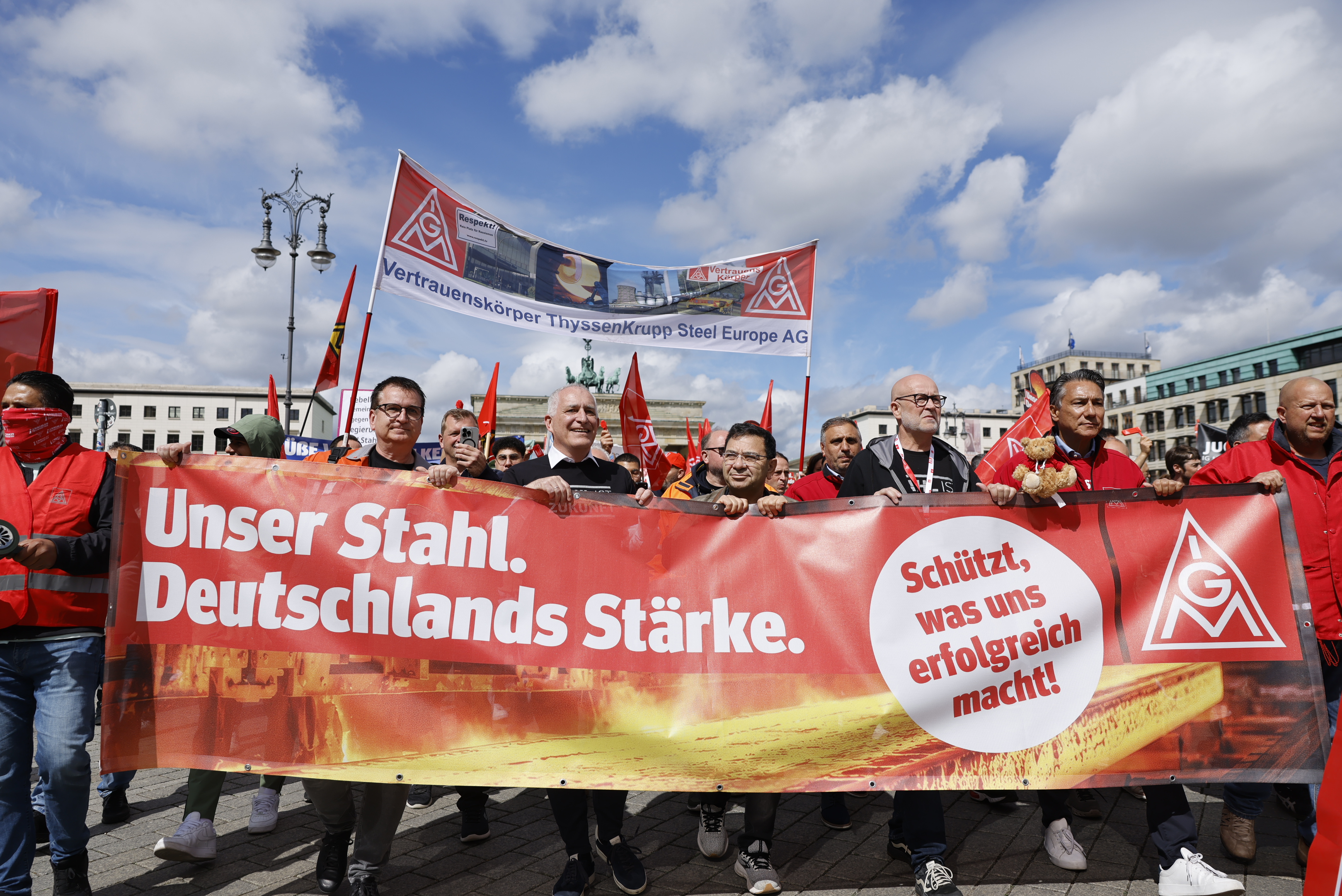 Unser Stahl - unsere Stärke: die Botschaft vom Boxenstopp in Berlin. 