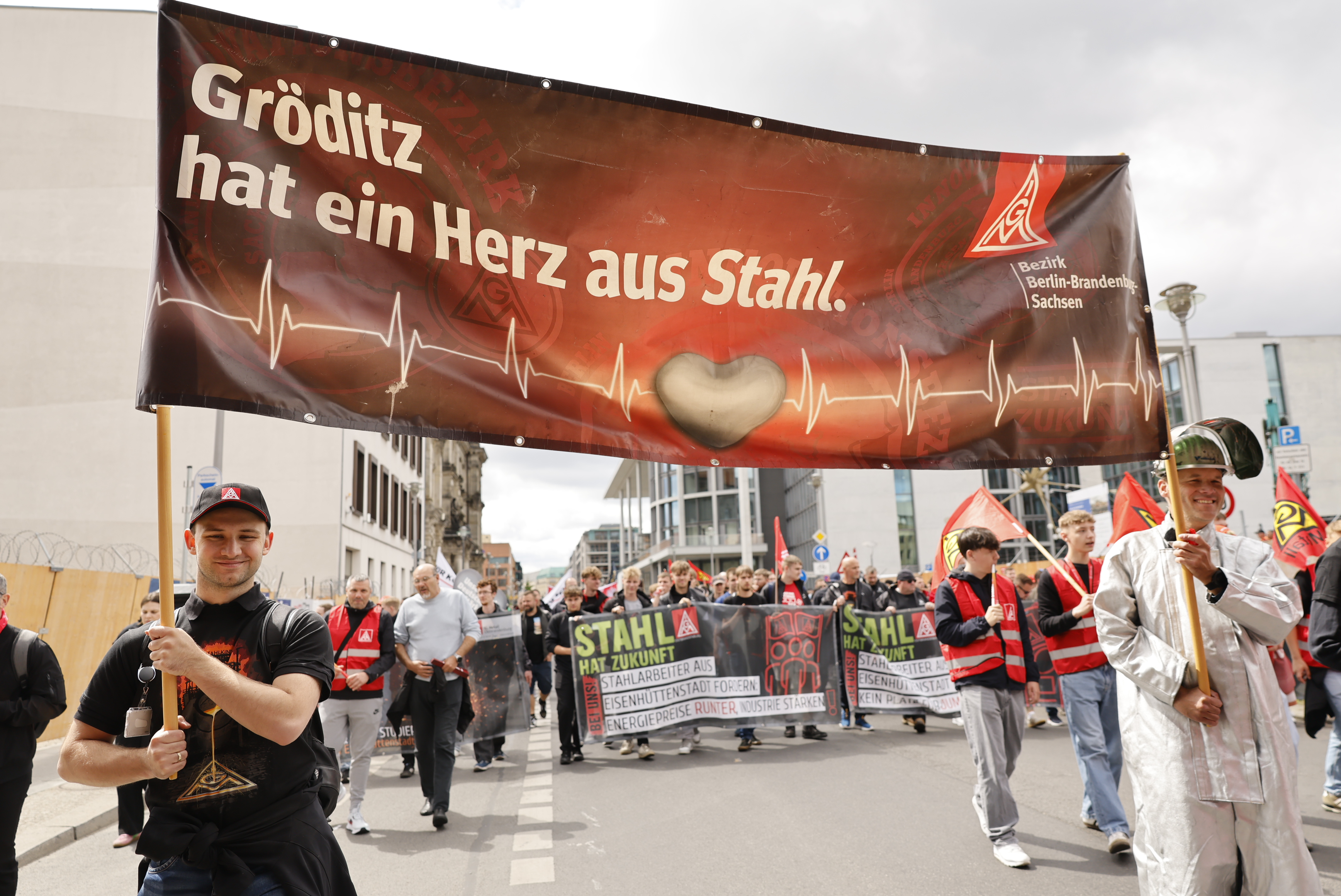 Gröditzer Stahlarbeiter machen Druck in Berlin
